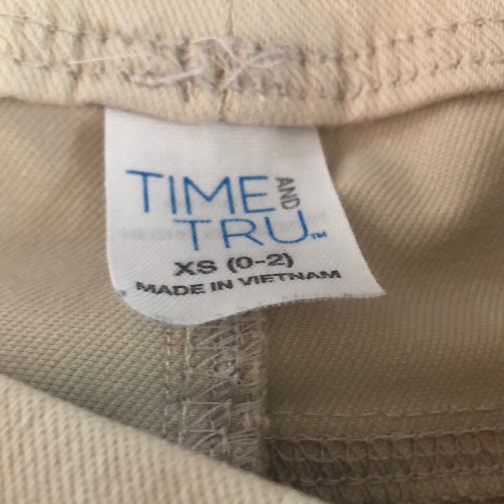 Time and Tru Cream Leggings High-Waisted Capris - Picture 2 of 9